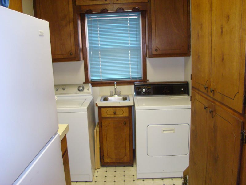 Utility Room with bar sink